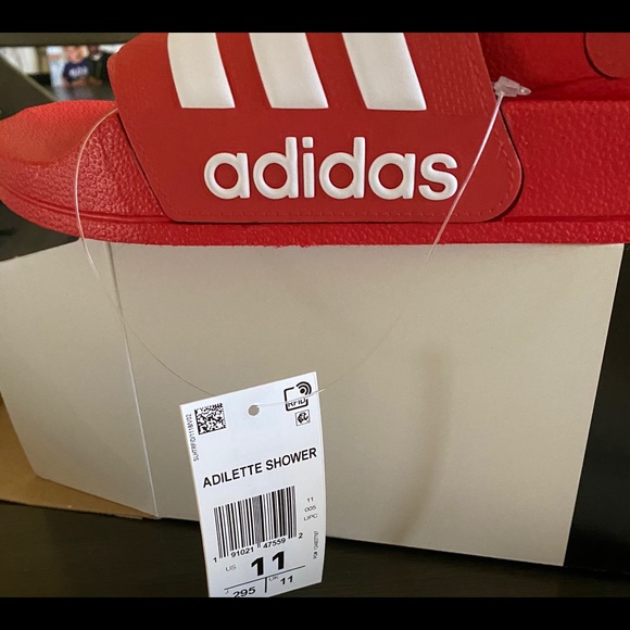 NIB Men’s Adidas Adilette flip flops - Picture 5 of 6